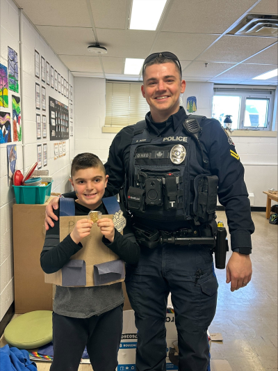 Force polici&egrave;re de Bathurst : programme Adopte un policier